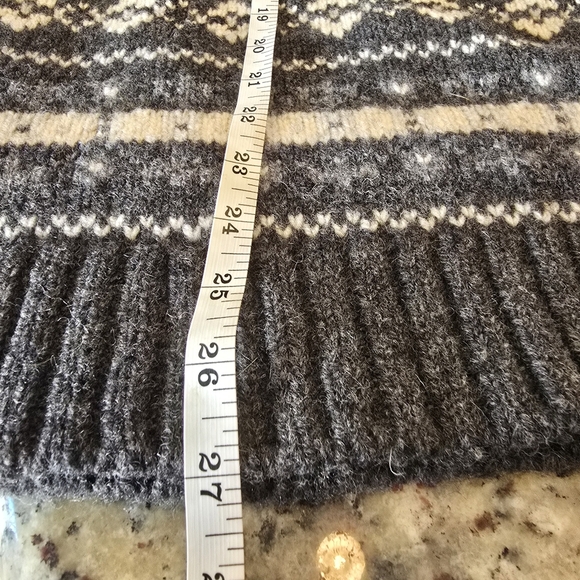 L.L. Bean Lambs Wool Charcoal and Cream Patterned Crewneck Sweater - Picture 9 of 9